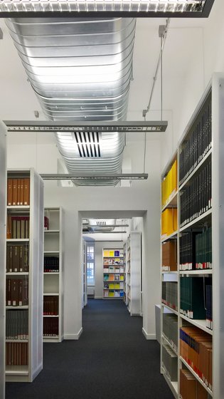 Sichtmontage Ovalrohrsystem in der Teilbibliothek Unteres Schloß (US) in Siegen